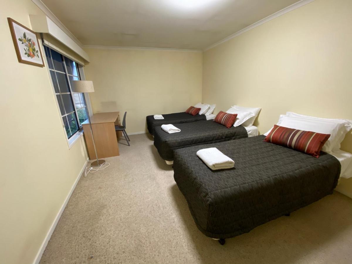 Redwood Manor Motel Apartments Уорнъмбул Екстериор снимка