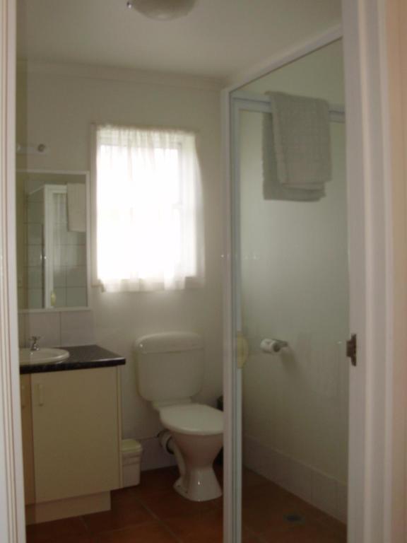 Redwood Manor Motel Apartments Уорнъмбул Стая снимка