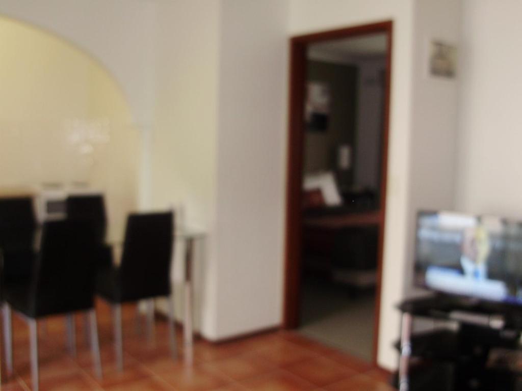 Redwood Manor Motel Apartments Уорнъмбул Екстериор снимка