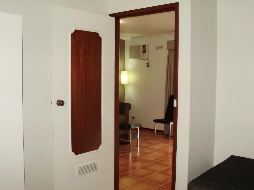 Redwood Manor Motel Apartments Уорнъмбул Екстериор снимка